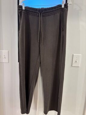 Athleta Seasoft Straight Leg Pant, Size M, Brown